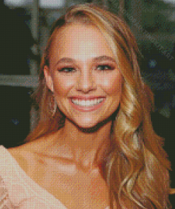 Madison Iseman Smiling Diamond Paintings